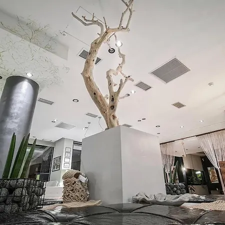 Trokadero Boutique Hotel Itea