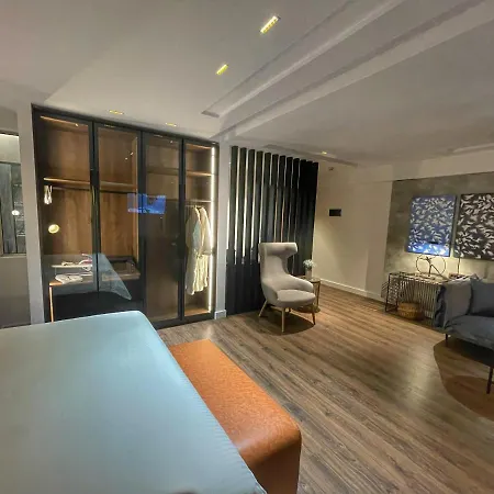 Trokadero Boutique Itea