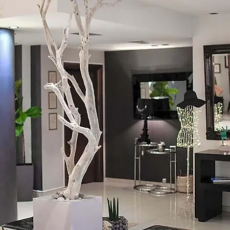 Trokadero Boutique Hotel Itea